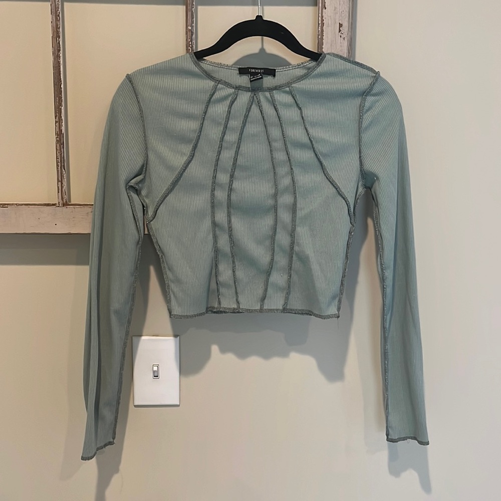 I’m obsessed with the detail on this top! So different and is SO flattering.